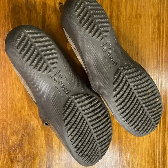Crocs size 6 - Picture 3 of 4